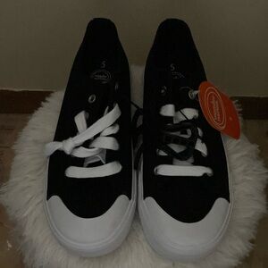 BRAND NEW GIRLS SHOES SIZE 5! NWT! SMOKE FREE HOME!